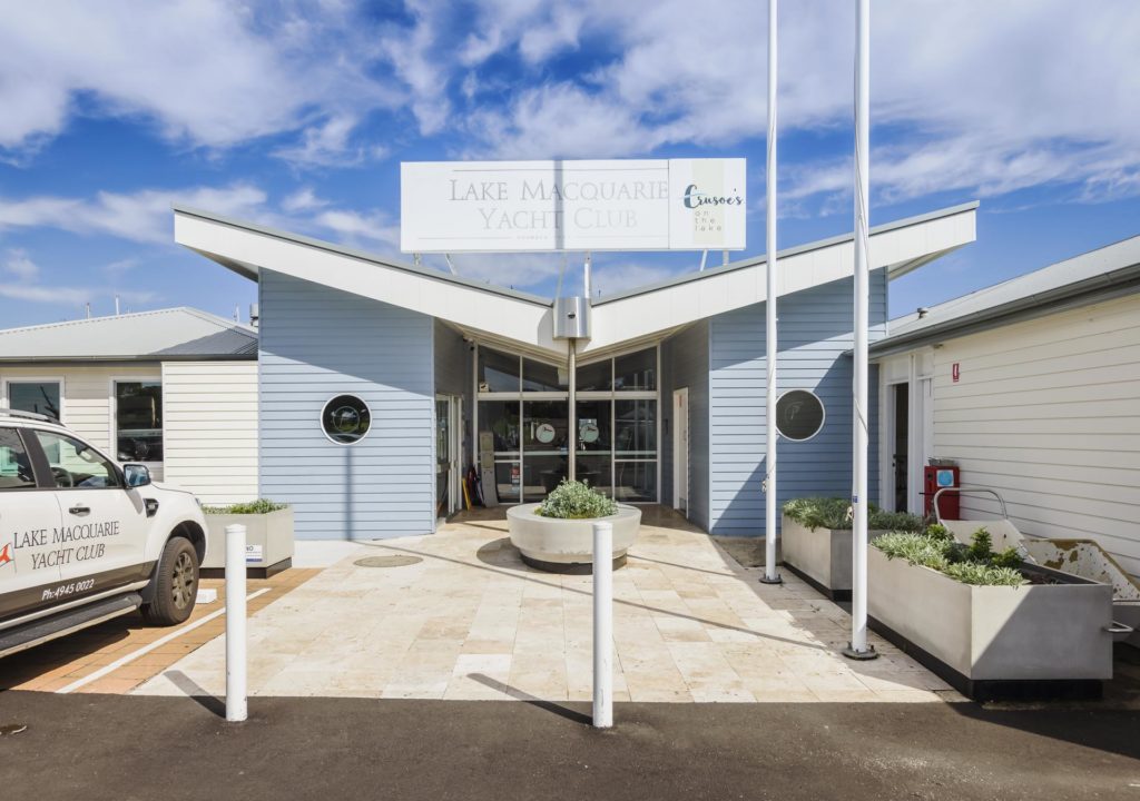 crusoes lake macquarie yacht club